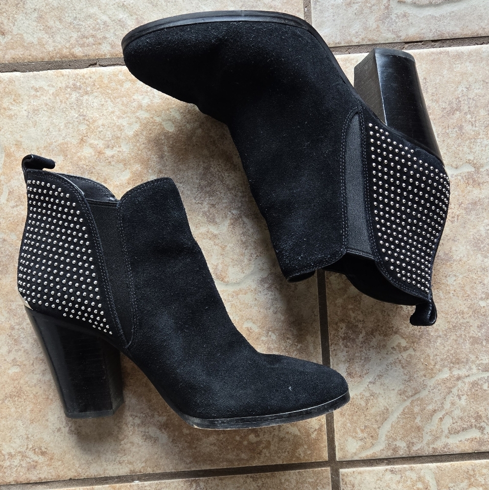 🔥🔥🔥SALE🔥🔥🔥Michael Kors Mini Studs Black Suede Booties